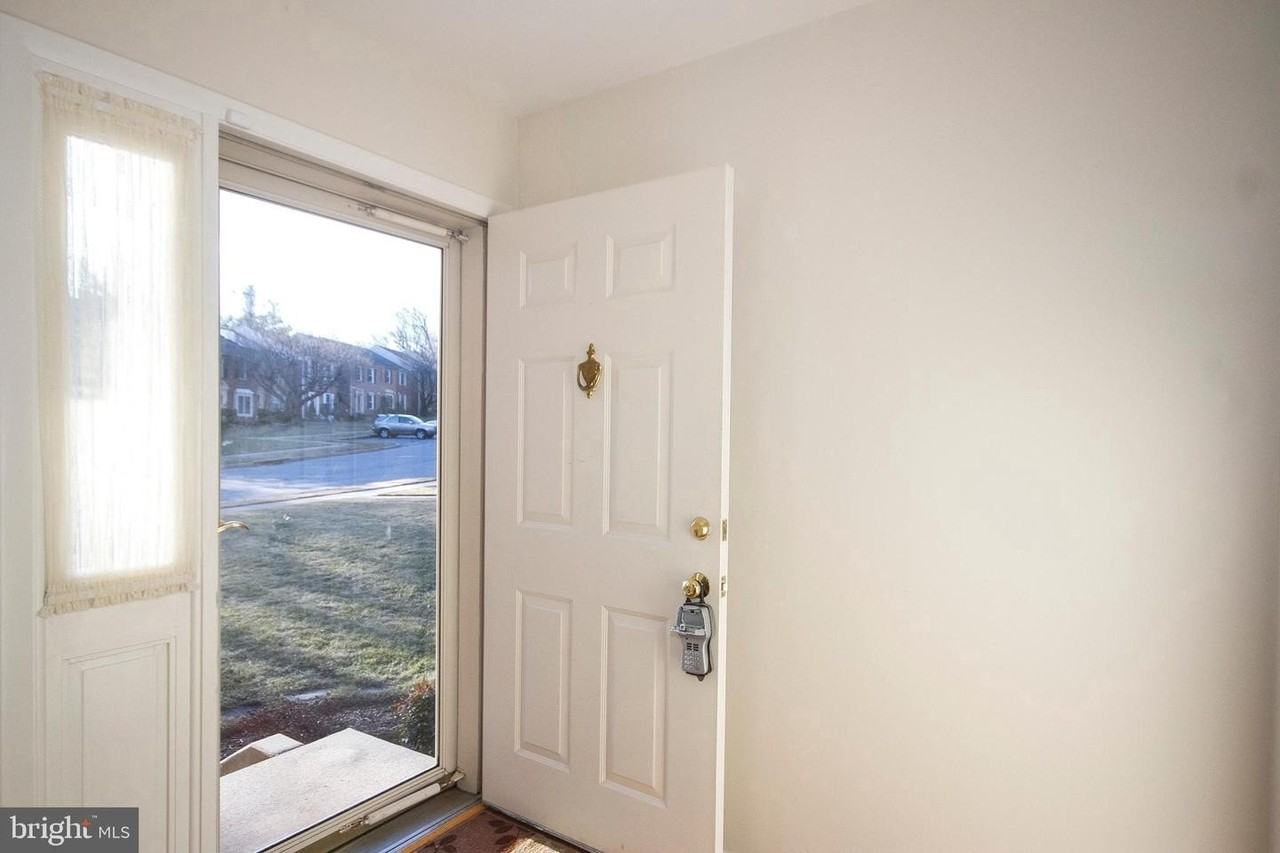 16 Castlehill Ct - Photo 2 of 25