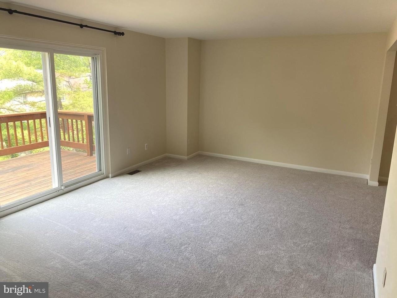16 Castlehill Ct - Photo 6 of 25