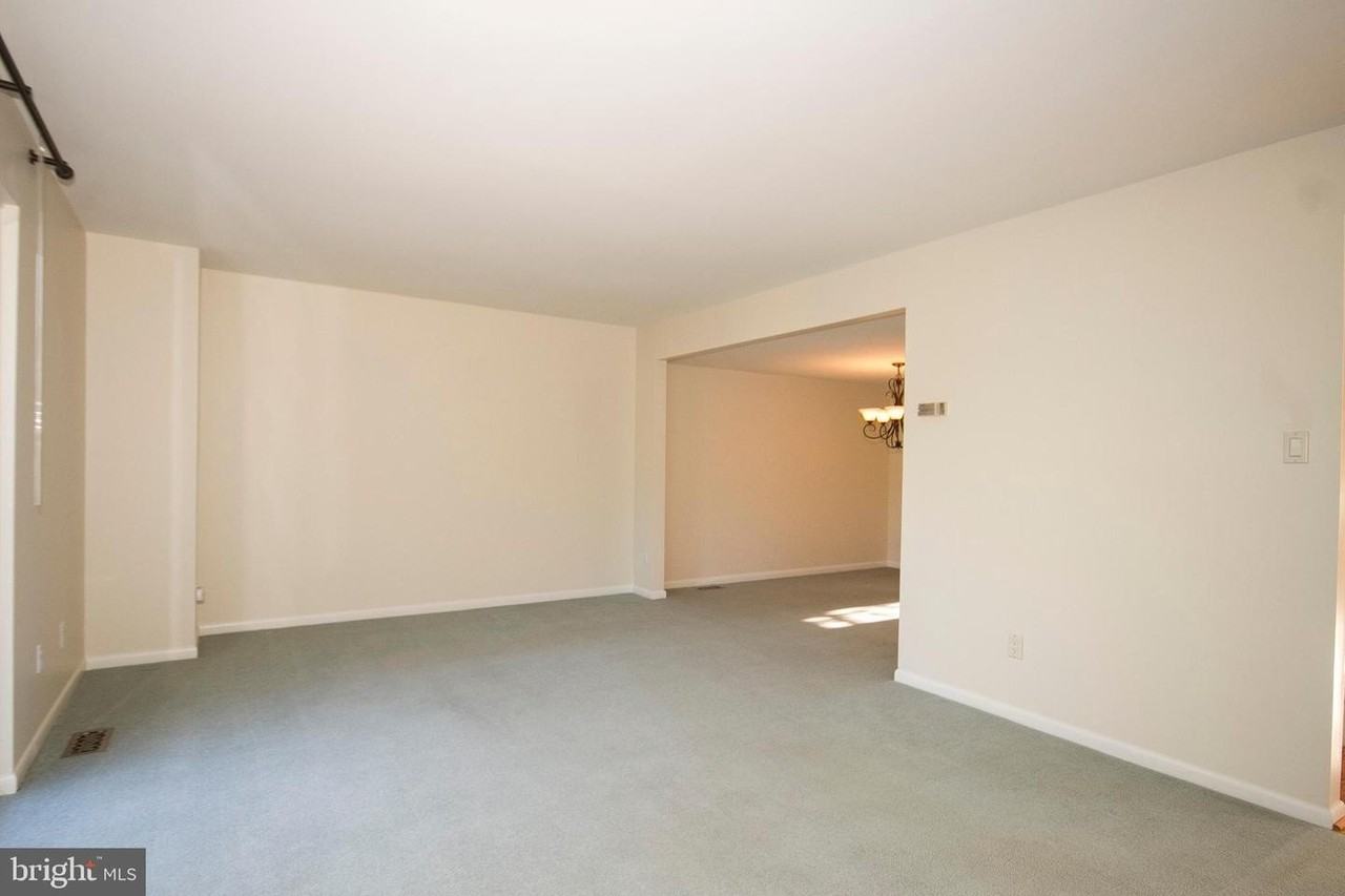 16 Castlehill Ct - Photo 7 of 25