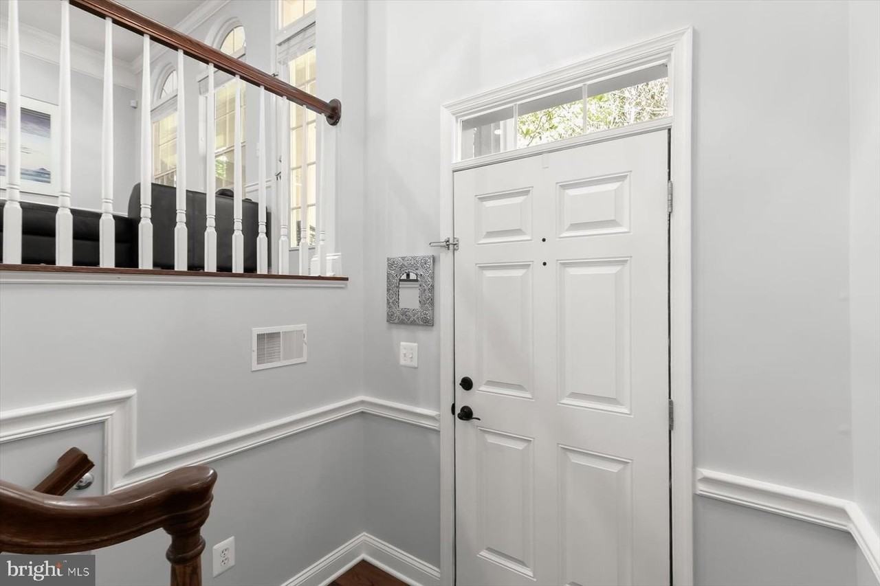 7207 Phelps Hill Ct - Photo 7 of 44