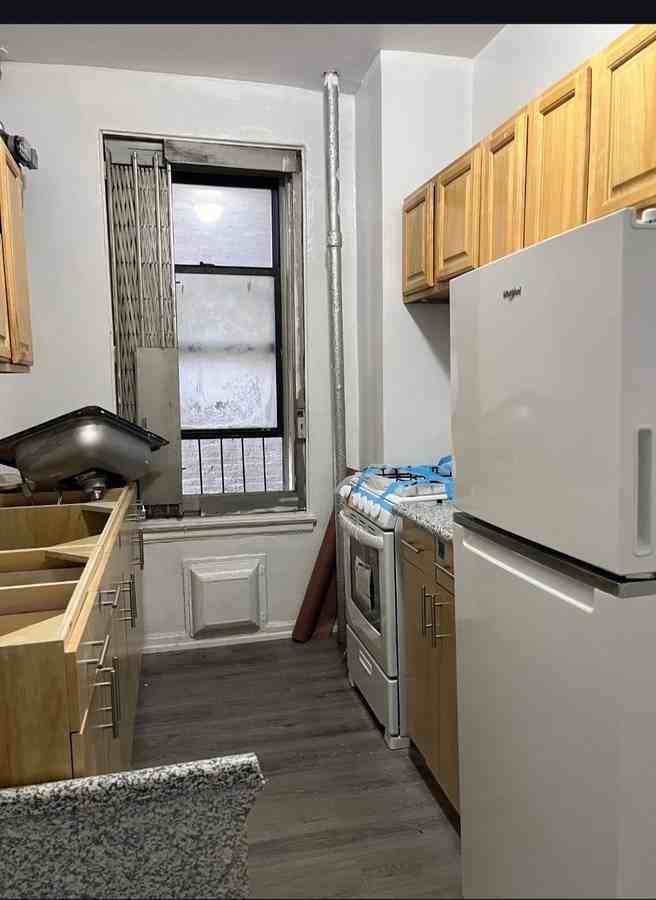 Broadway & W 213th St #3A - Photo 6 of 7