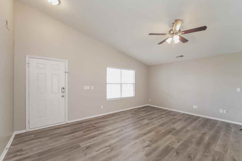 5221 Valcourt Rd - Photo 4 of 16
