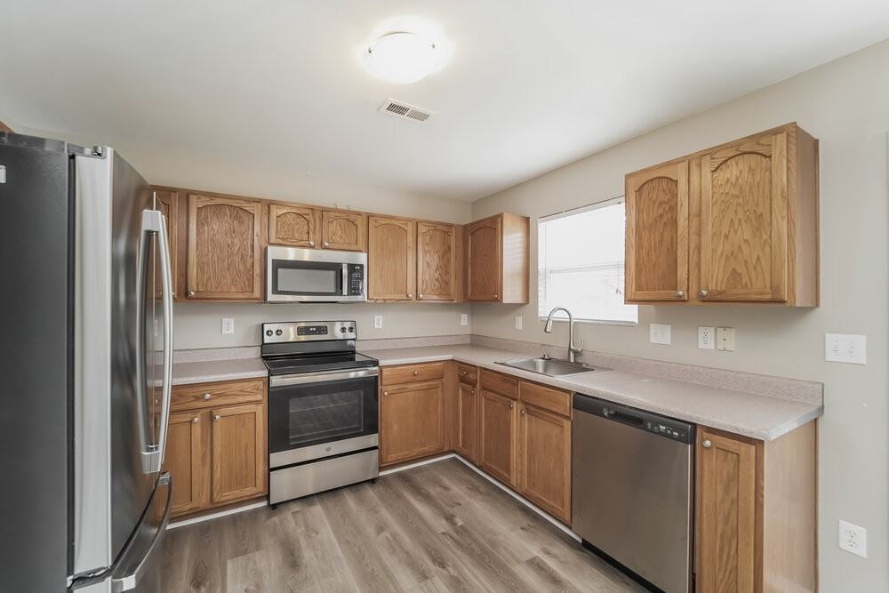5221 Valcourt Rd - Photo 7 of 16