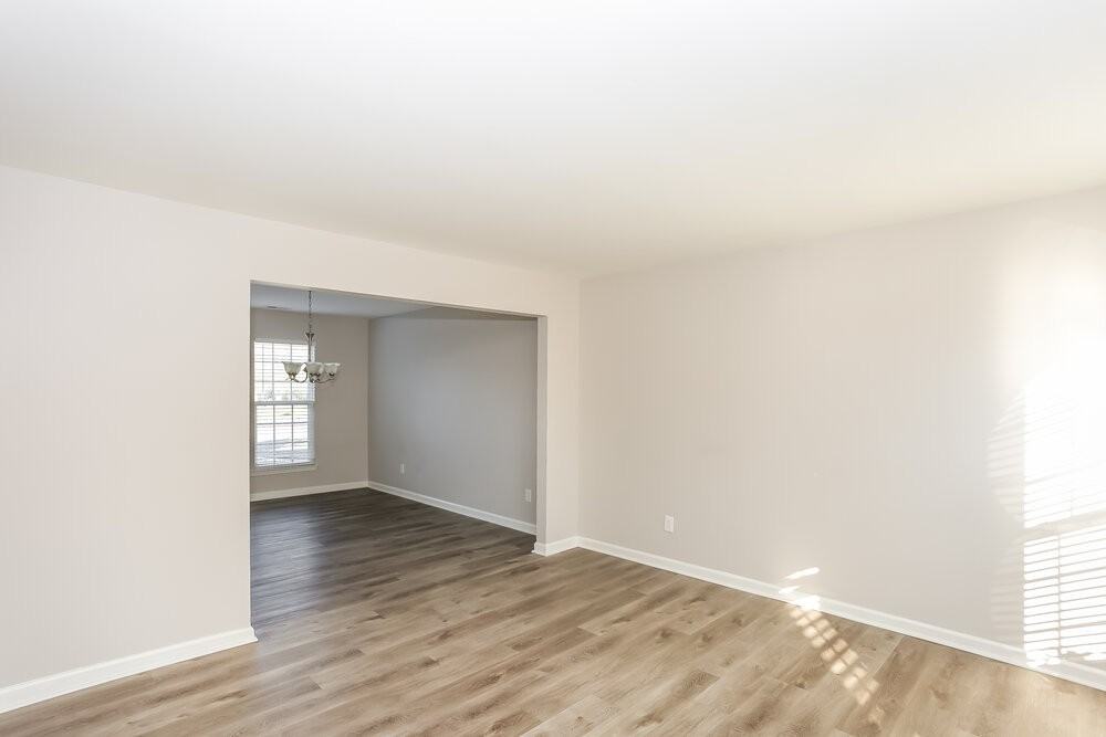 14219 Riding Hill Ave - Photo 4 of 15