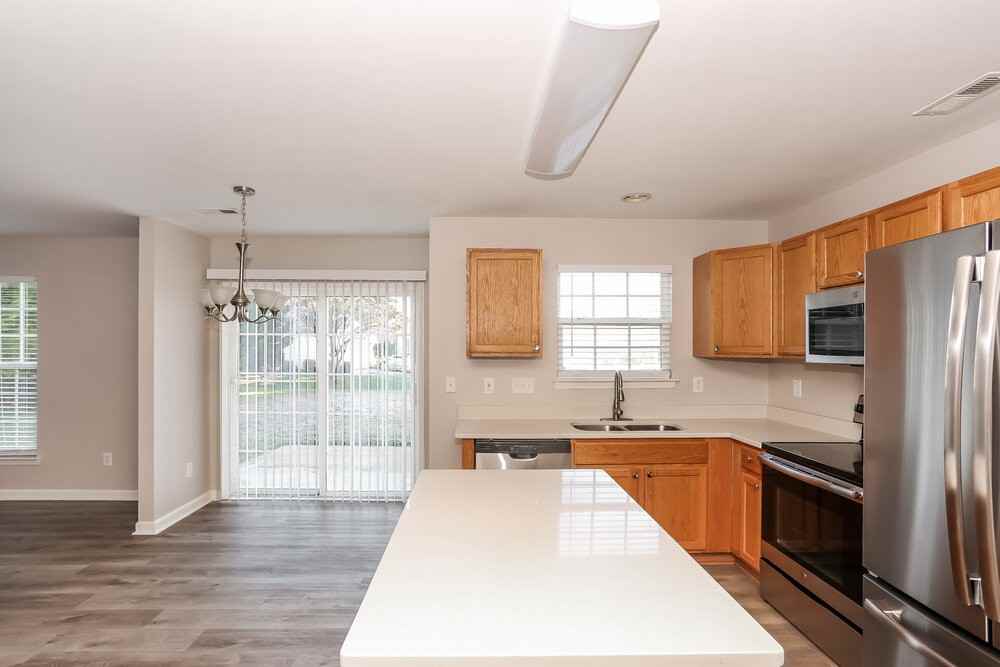 14219 Riding Hill Ave - Photo 5 of 15