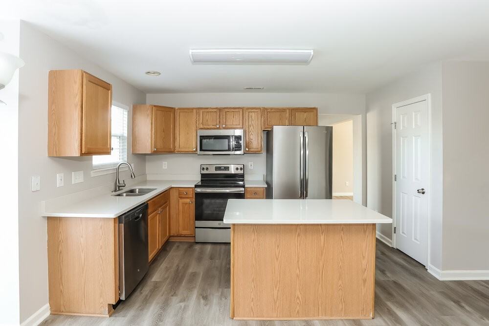 14219 Riding Hill Ave - Photo 6 of 15