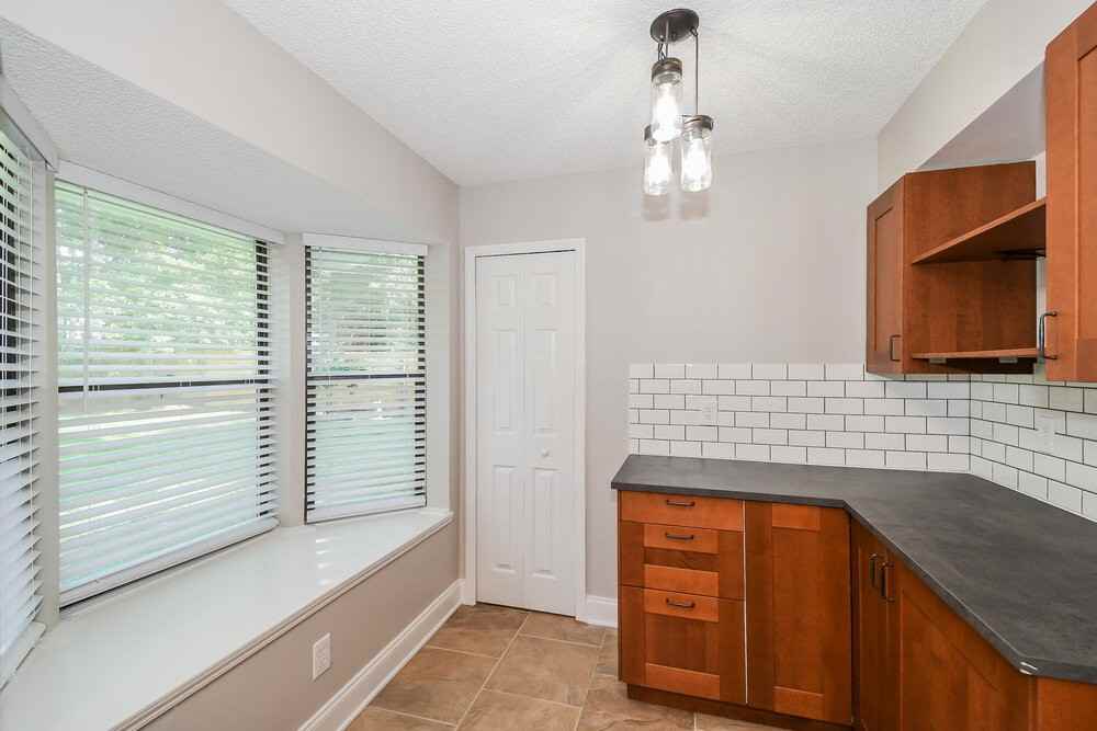 6020 Pine Ave - Photo 7 of 16