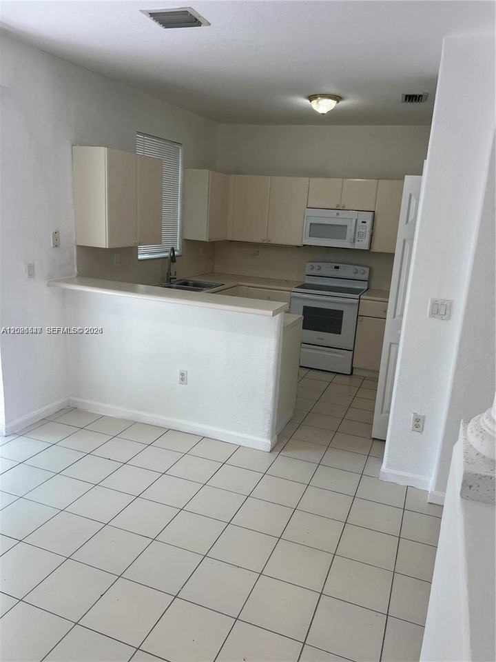 2910 Se 15th Rd #55 - Photo 4 of 11