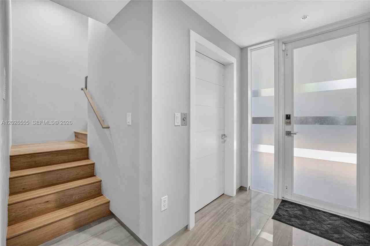 700 Ne 14th Ave #311 - Photo 4 of 50