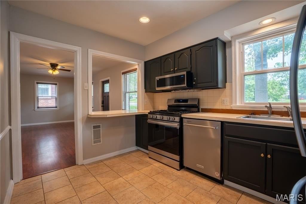 312 Midway Ave - Photo 5 of 28