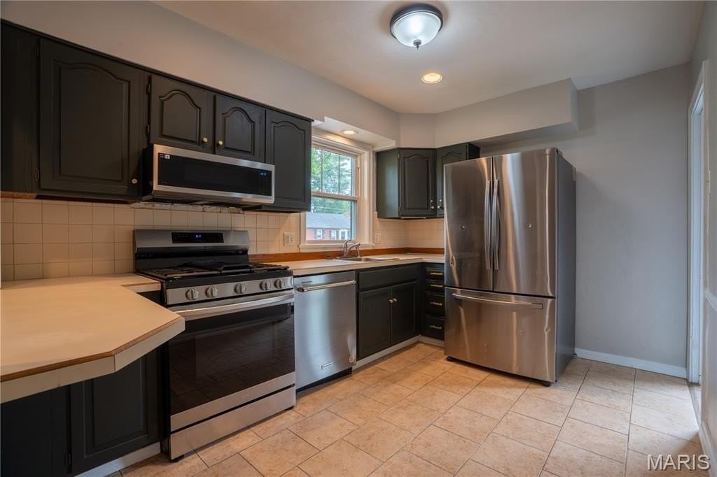 312 Midway Ave - Photo 6 of 28
