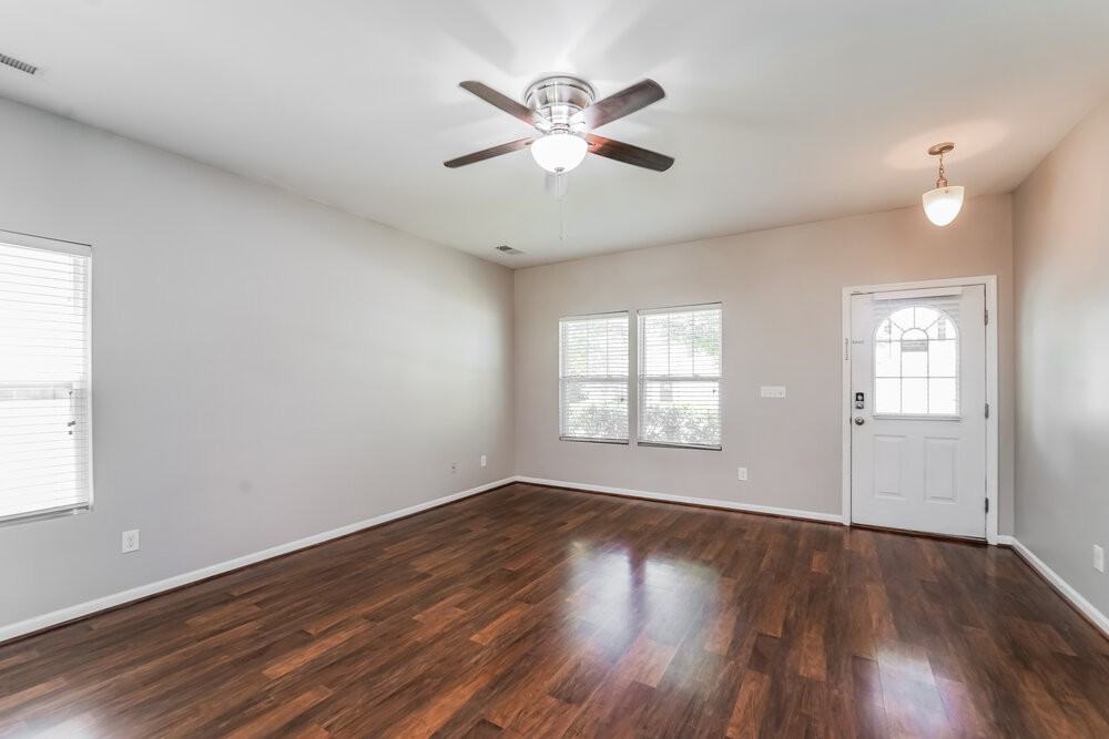 1040 Joselynn Dr - Photo 5 of 17