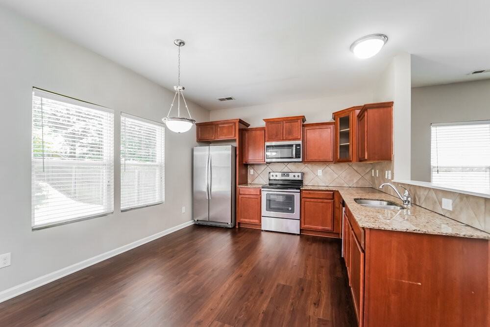1040 Joselynn Dr - Photo 7 of 17