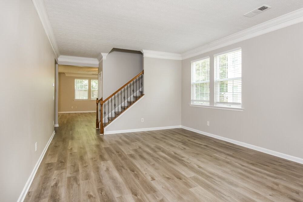 2110 Valley Creek Dr - Photo 4 of 17