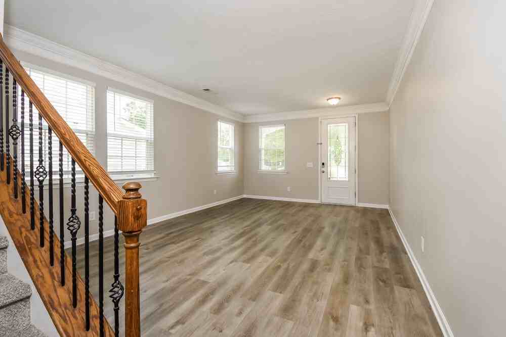 2110 Valley Creek Dr - Photo 5 of 17