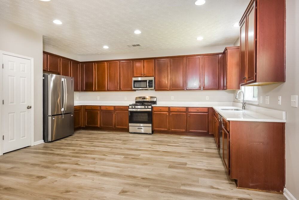 2110 Valley Creek Dr - Photo 6 of 17