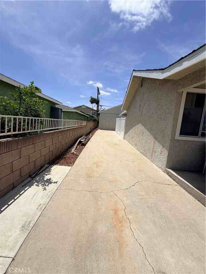 18029 Horst Ave - Photo 5 of 17