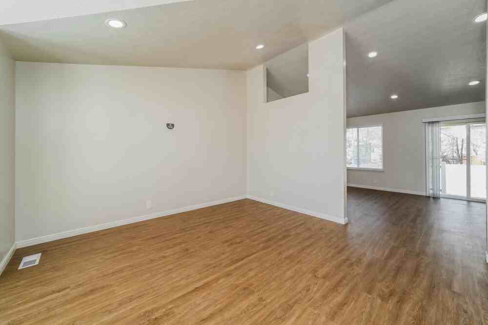 2076 Allison Way - Photo 5 of 17