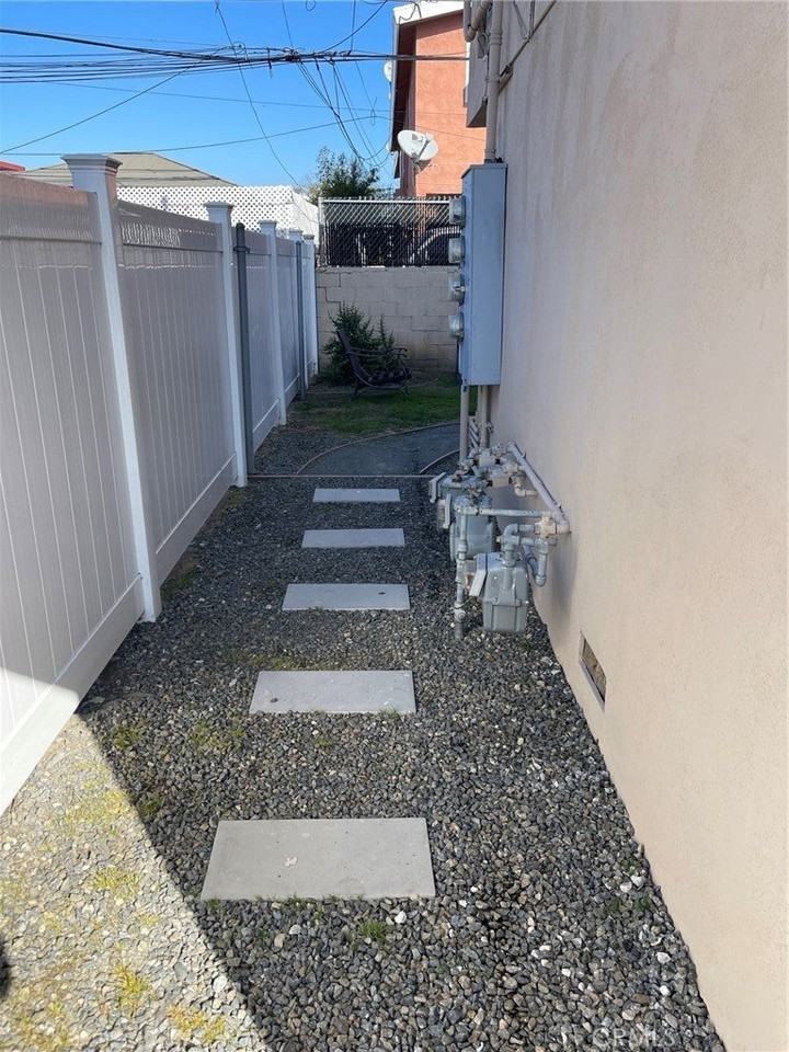 1707 W 81st St - Photo 2 of 17