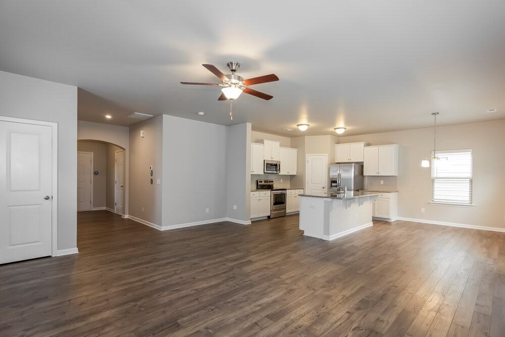 208 Neal Dr - Photo 4 of 17