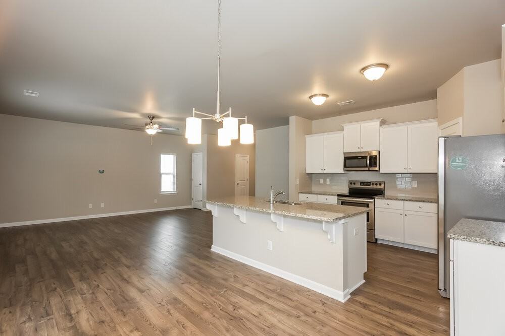 208 Neal Dr - Photo 5 of 17