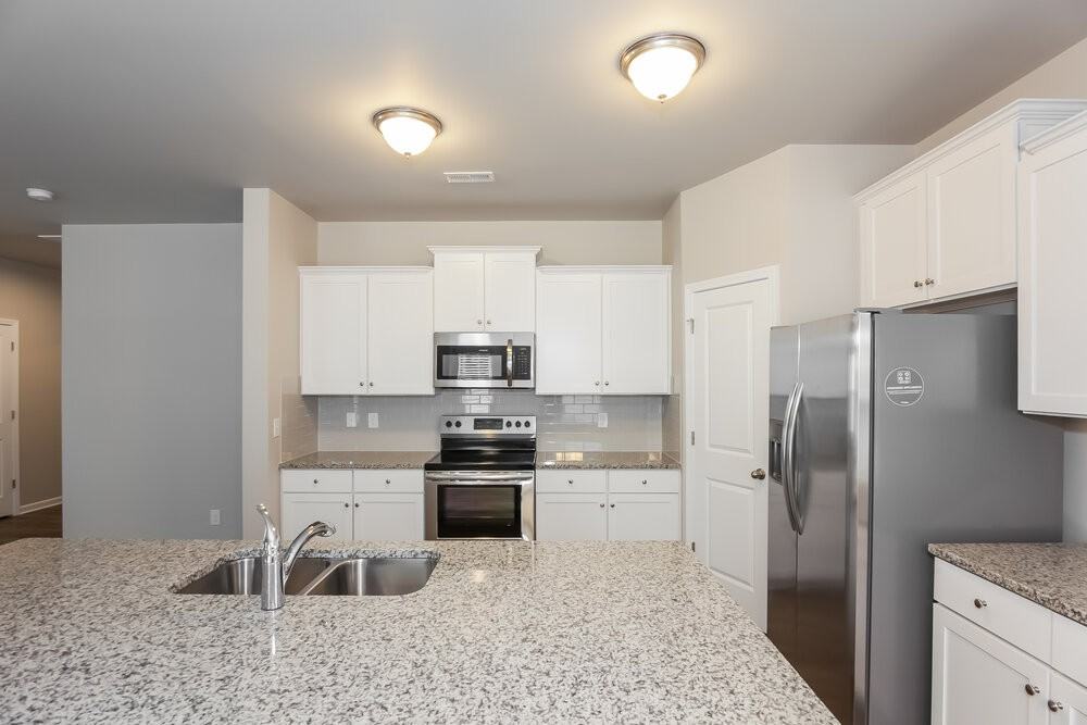 208 Neal Dr - Photo 6 of 17