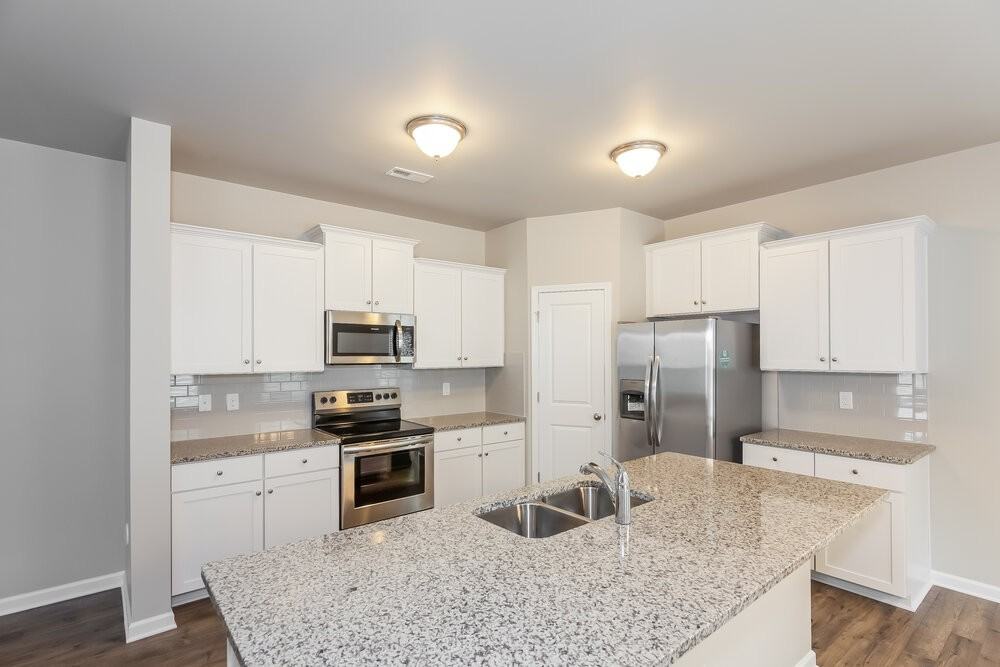 208 Neal Dr - Photo 7 of 17
