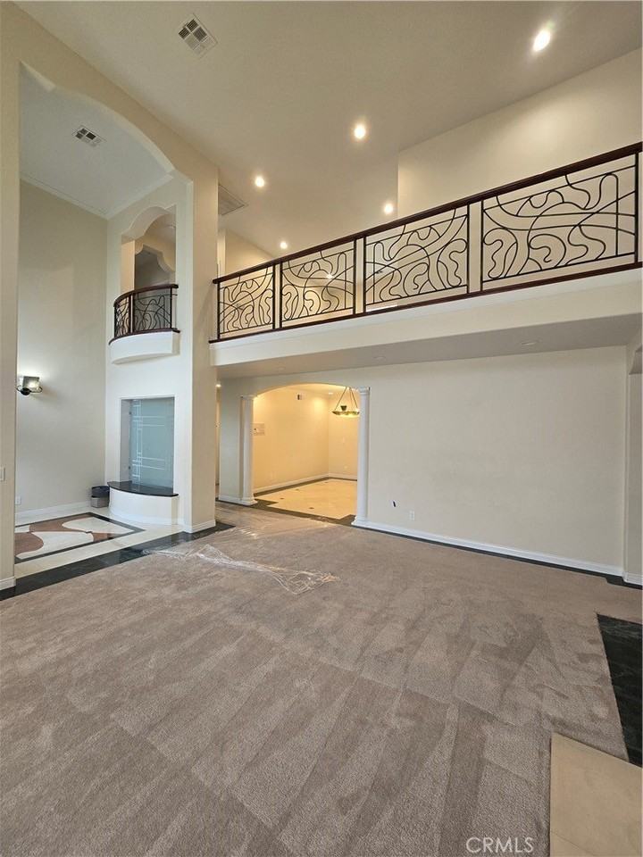8219 Somerset Pl - Photo 4 of 36