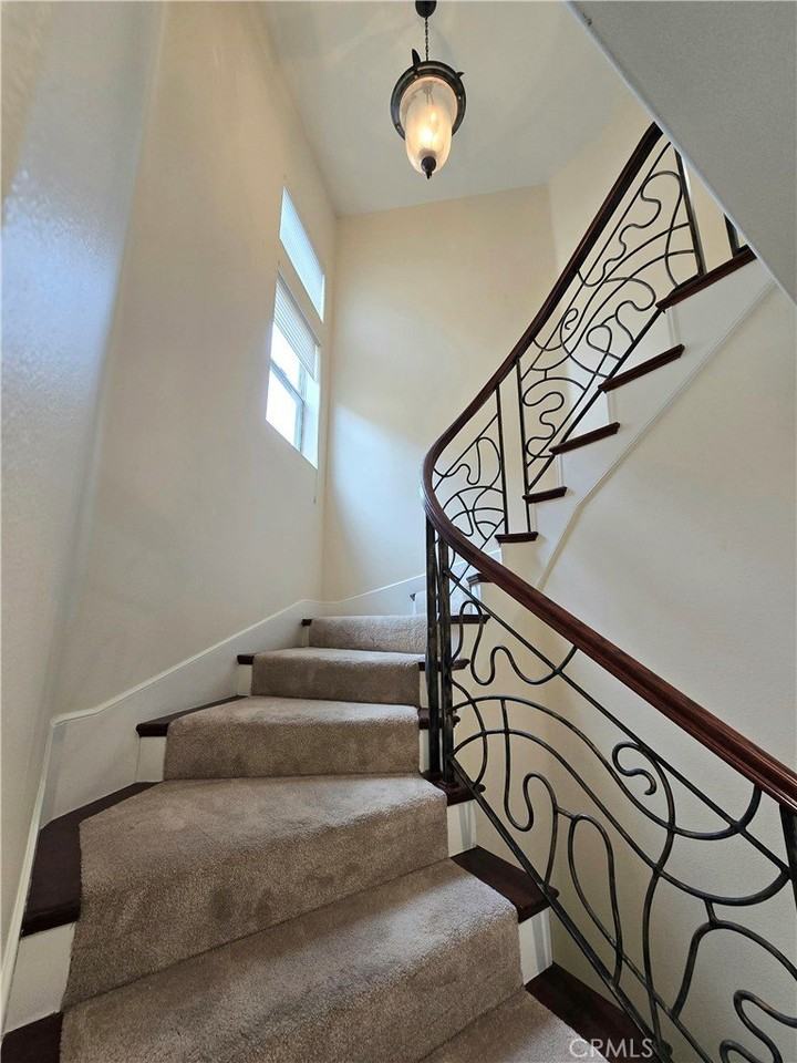 8219 Somerset Pl - Photo 7 of 36