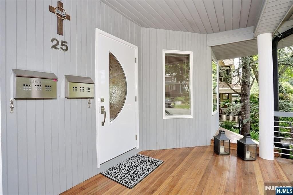 25 Bogert Pl #1stFL - Photo 3 of 29