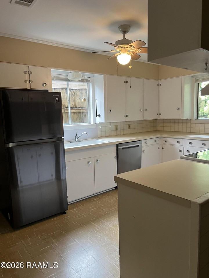 419 Saint Joseph St - Photo 3 of 19