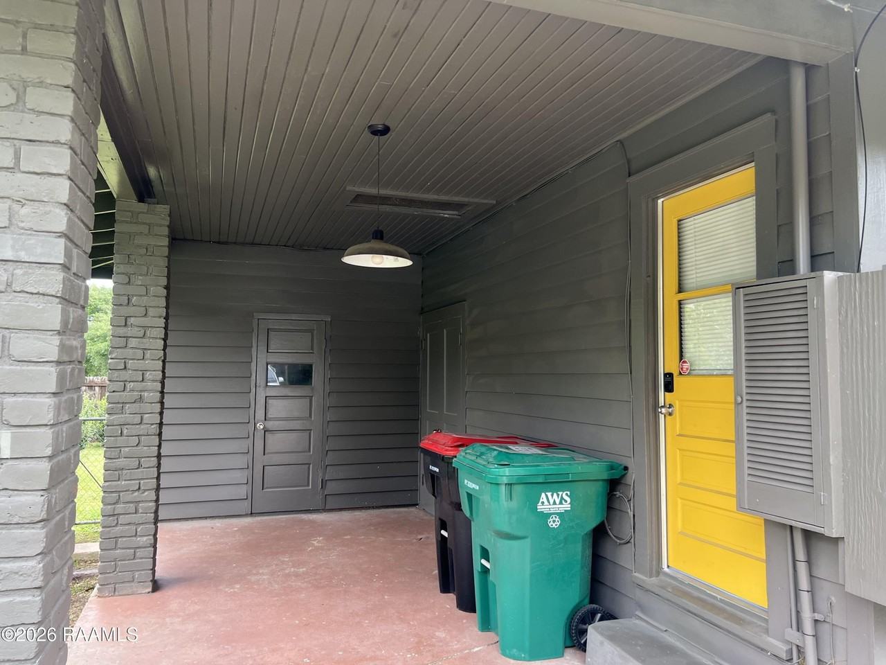 135 Oakcrest Dr - Photo 2 of 20