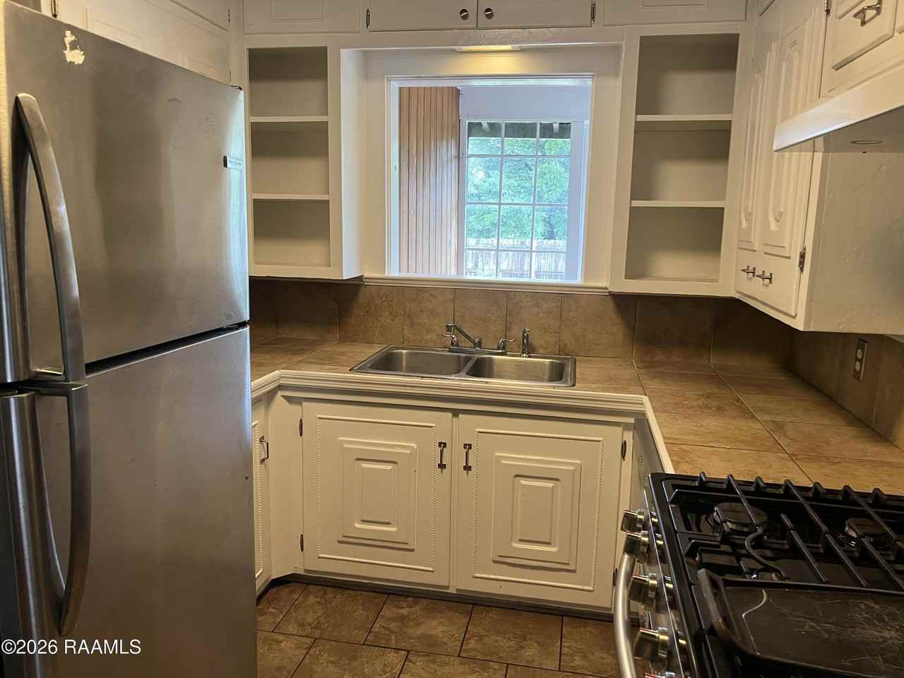 135 Oakcrest Dr - Photo 6 of 20
