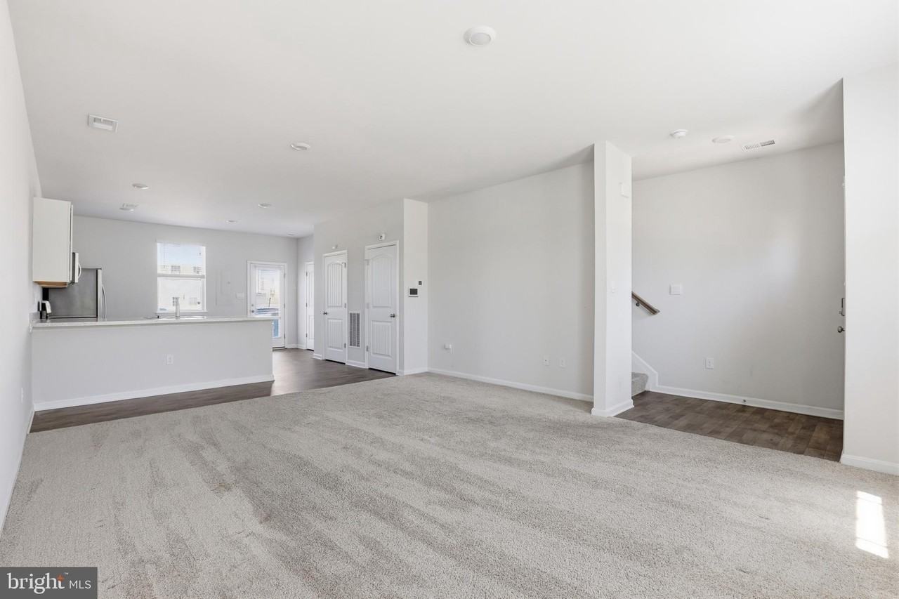 521 Ridgely Blvd - Photo 5 of 26