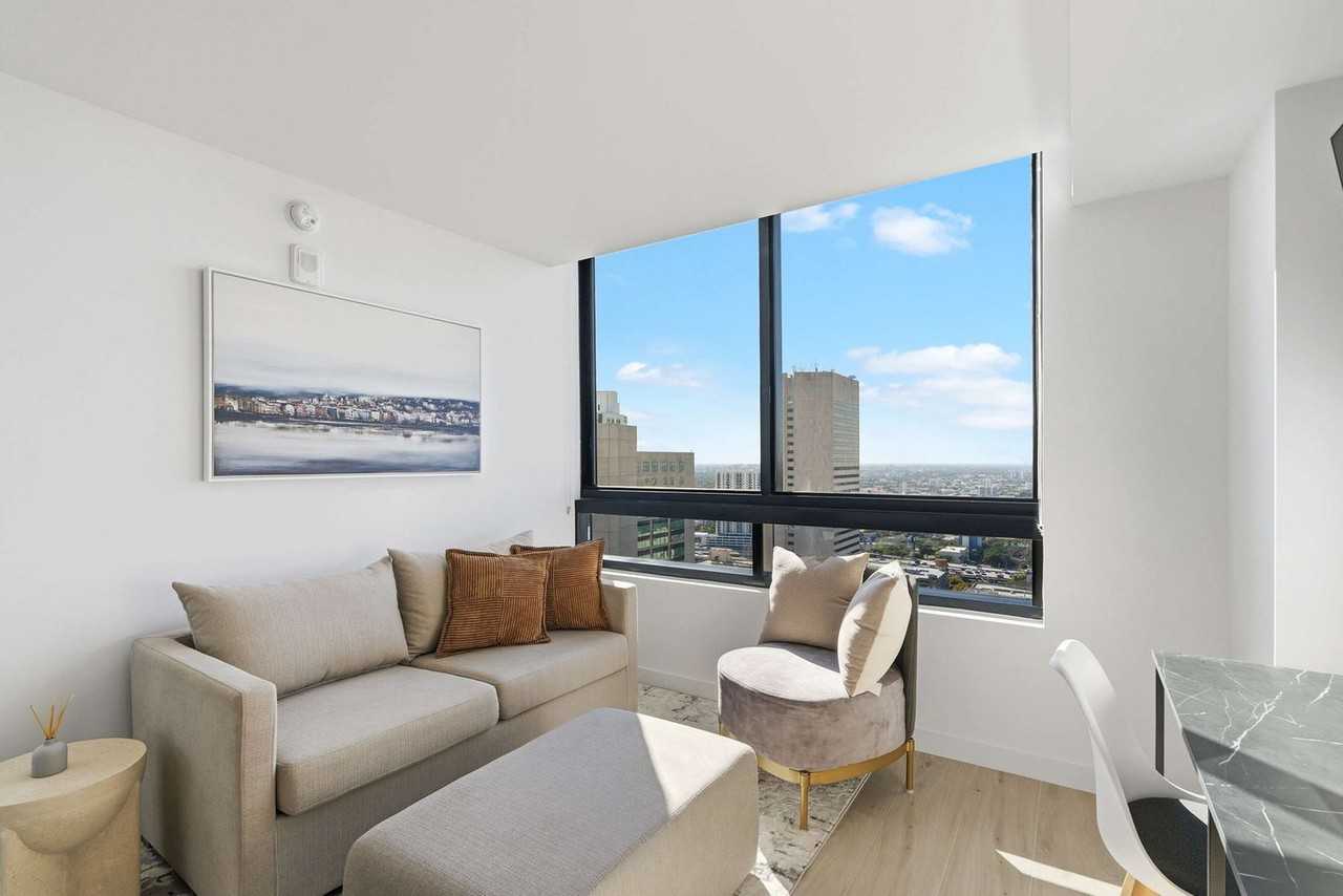 225 North Miami Avenue - Photo 4 of 36