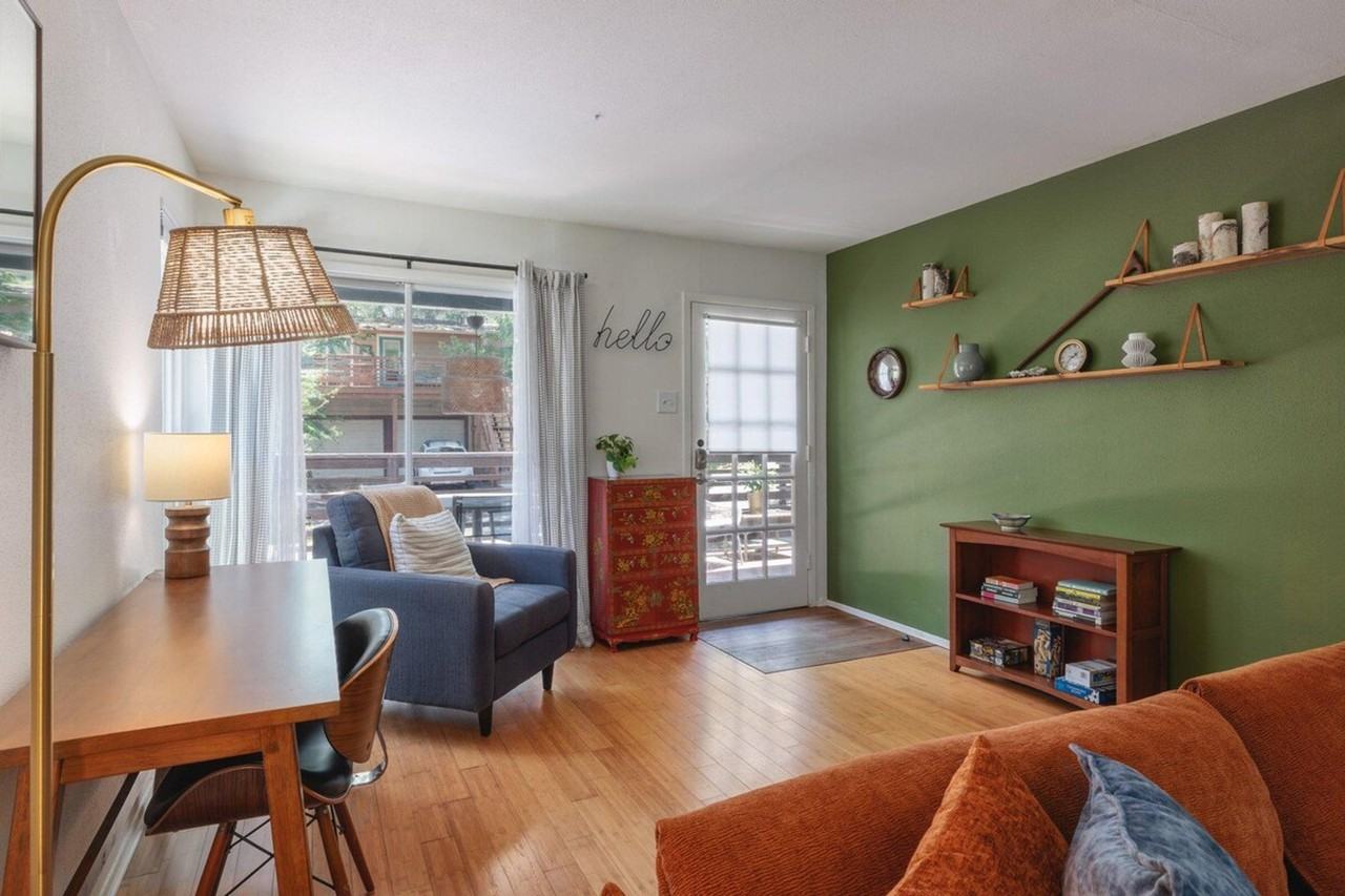 2806 Rae Dell Ave #1495899P - Photo 3 of 18