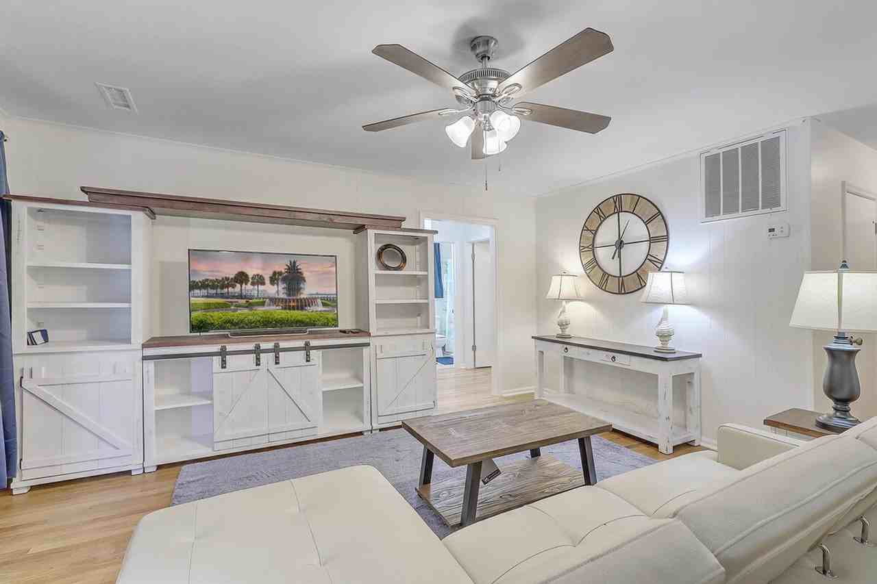 2137 Woodland Shores Rd #1526889P - Photo 4 of 20