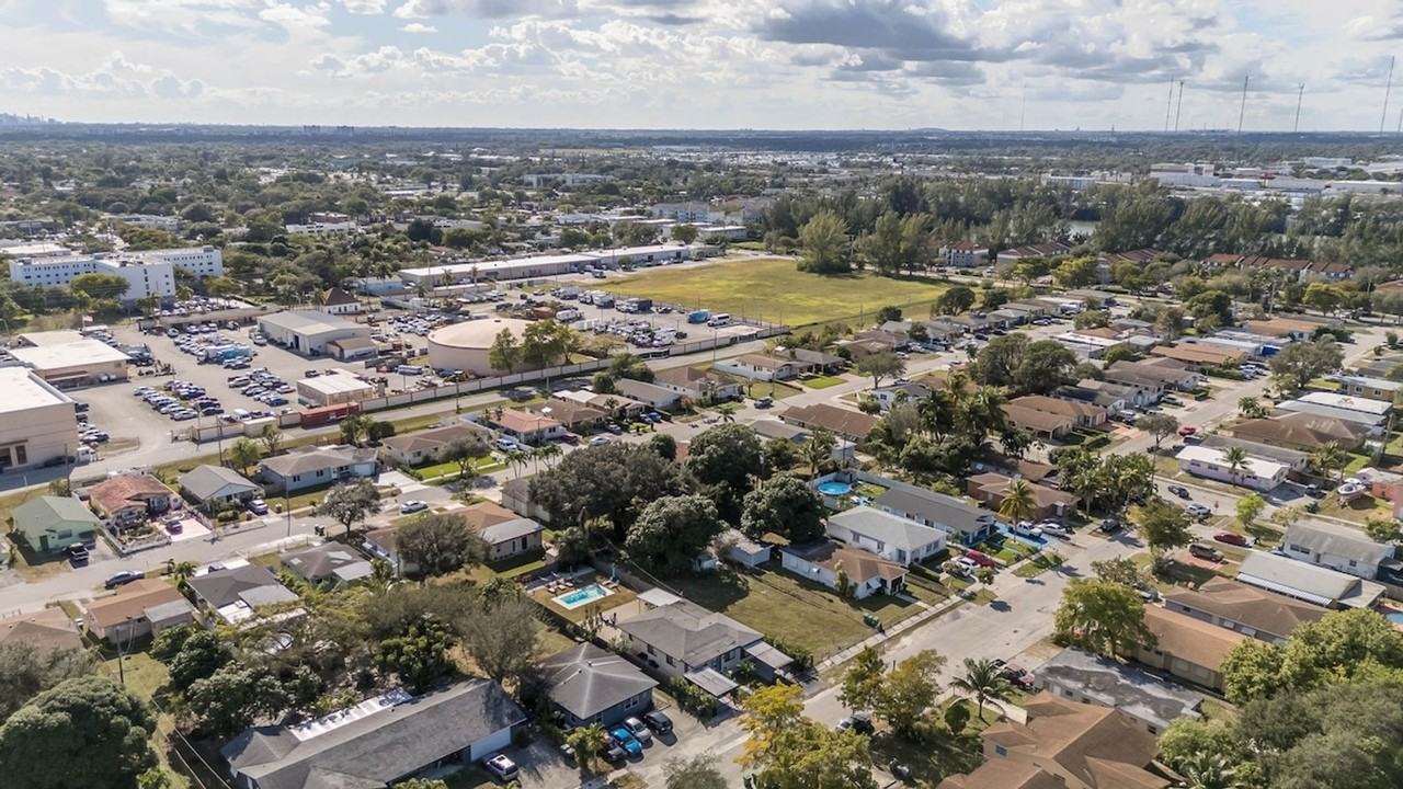 640 Nw 3rd Ct #1542520P - Photo 5 of 31