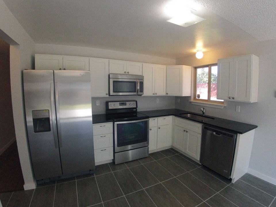 1221 S Pearl St - Photo 2 of 12