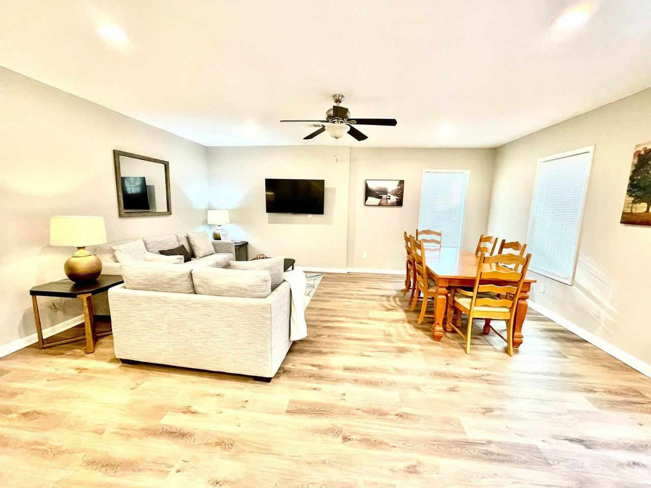 2560 Hammond Dr #1543019P - Photo 3 of 18