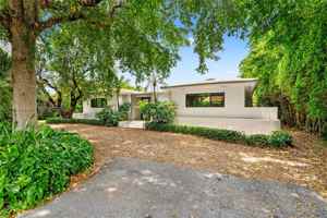 featured image of S Hibiscus Dr & Fountain St