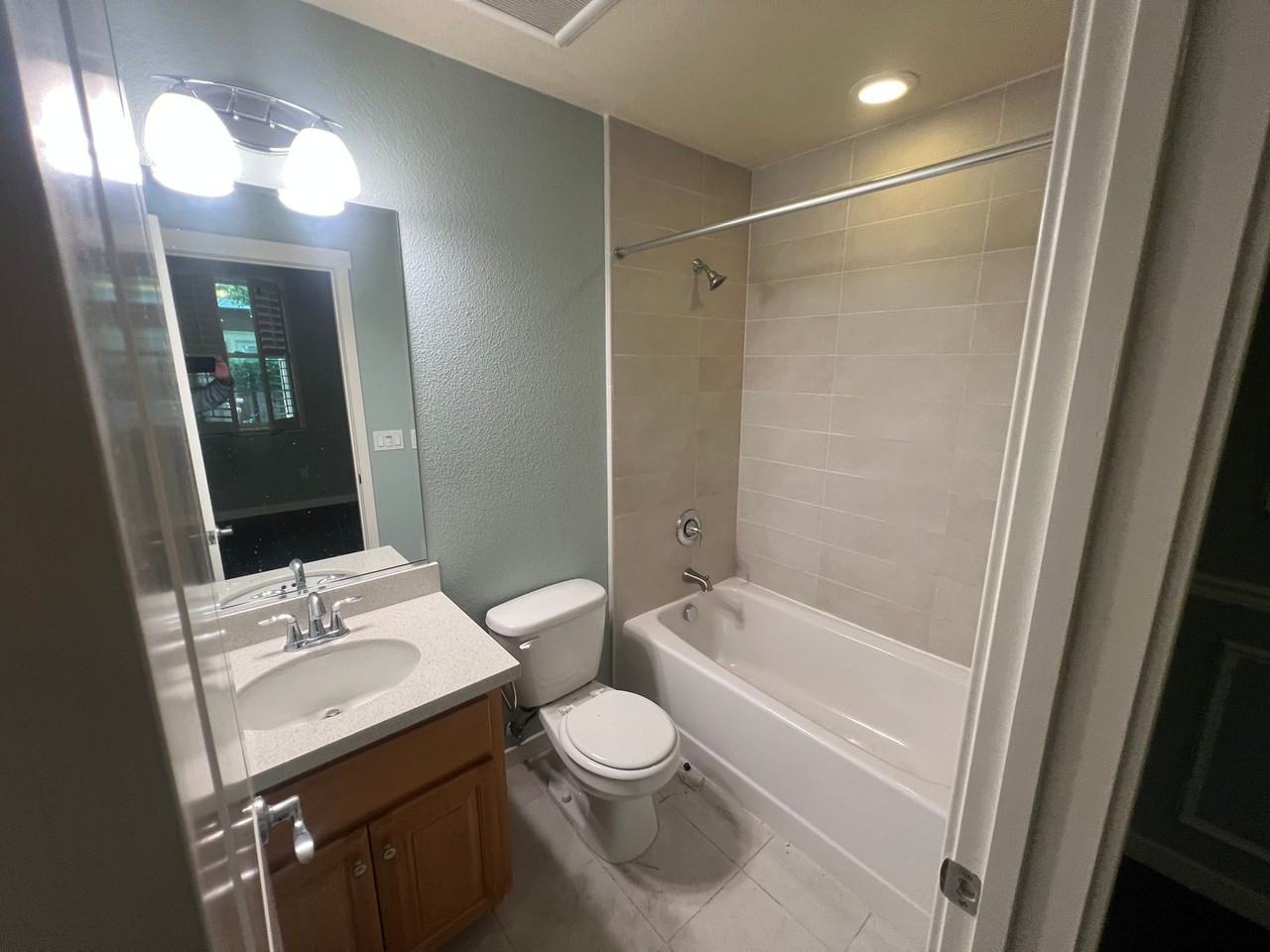 221 Geary Way - Photo 4 of 20