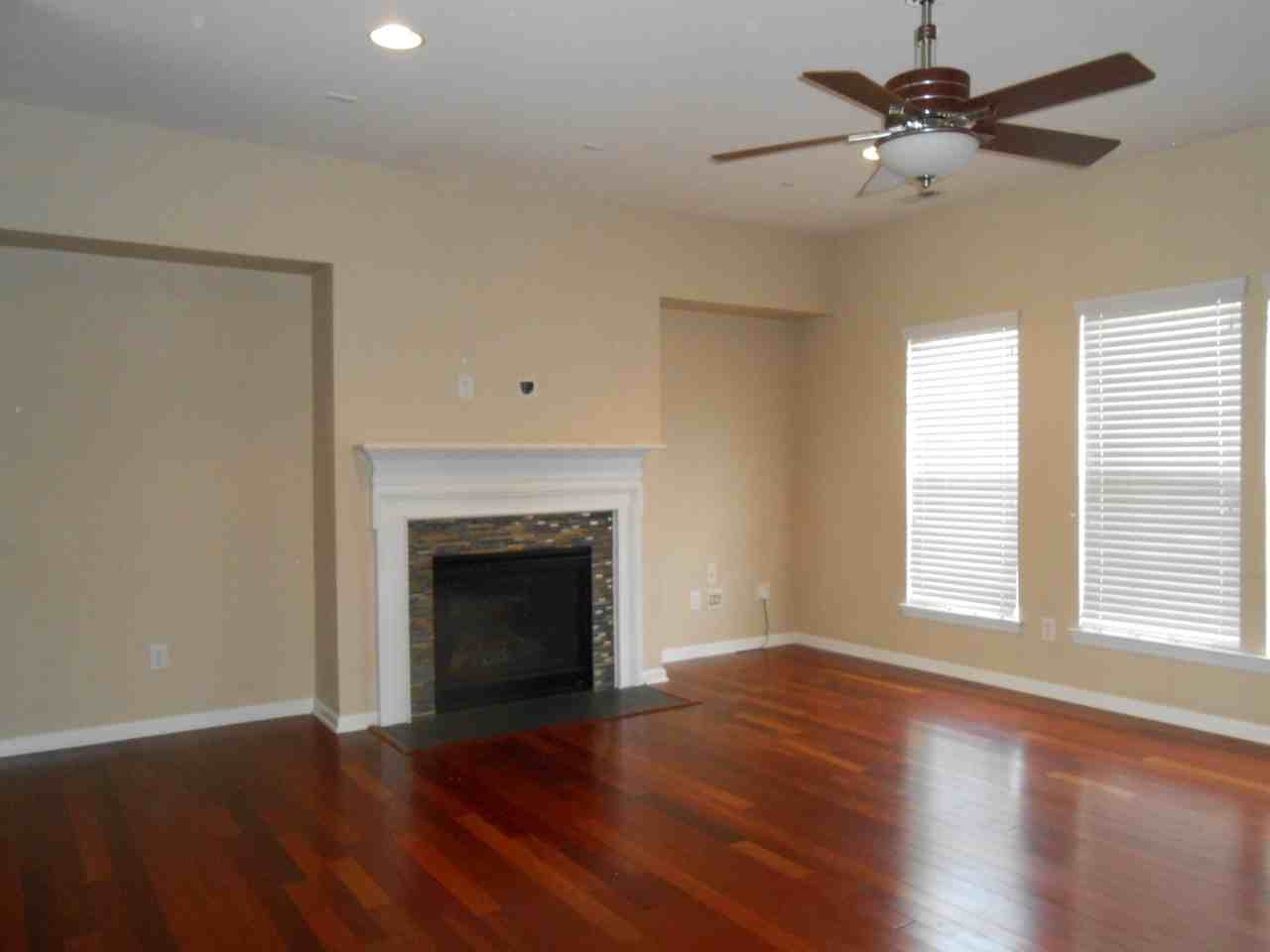 230 W Bland St - Photo 2 of 6