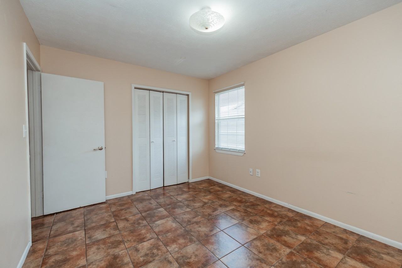719 S Berthe Ave #8 - Photo 5 of 11
