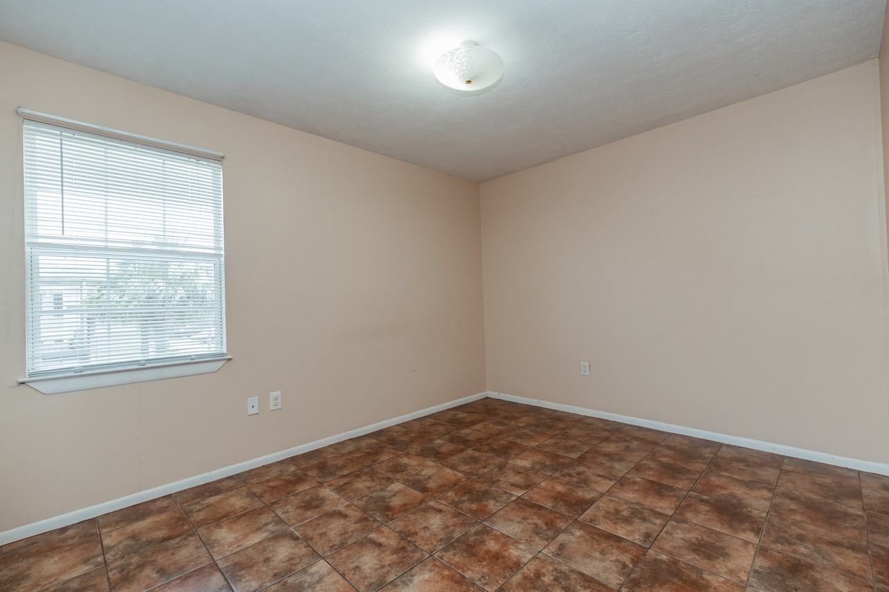 719 S Berthe Ave #8 - Photo 7 of 11