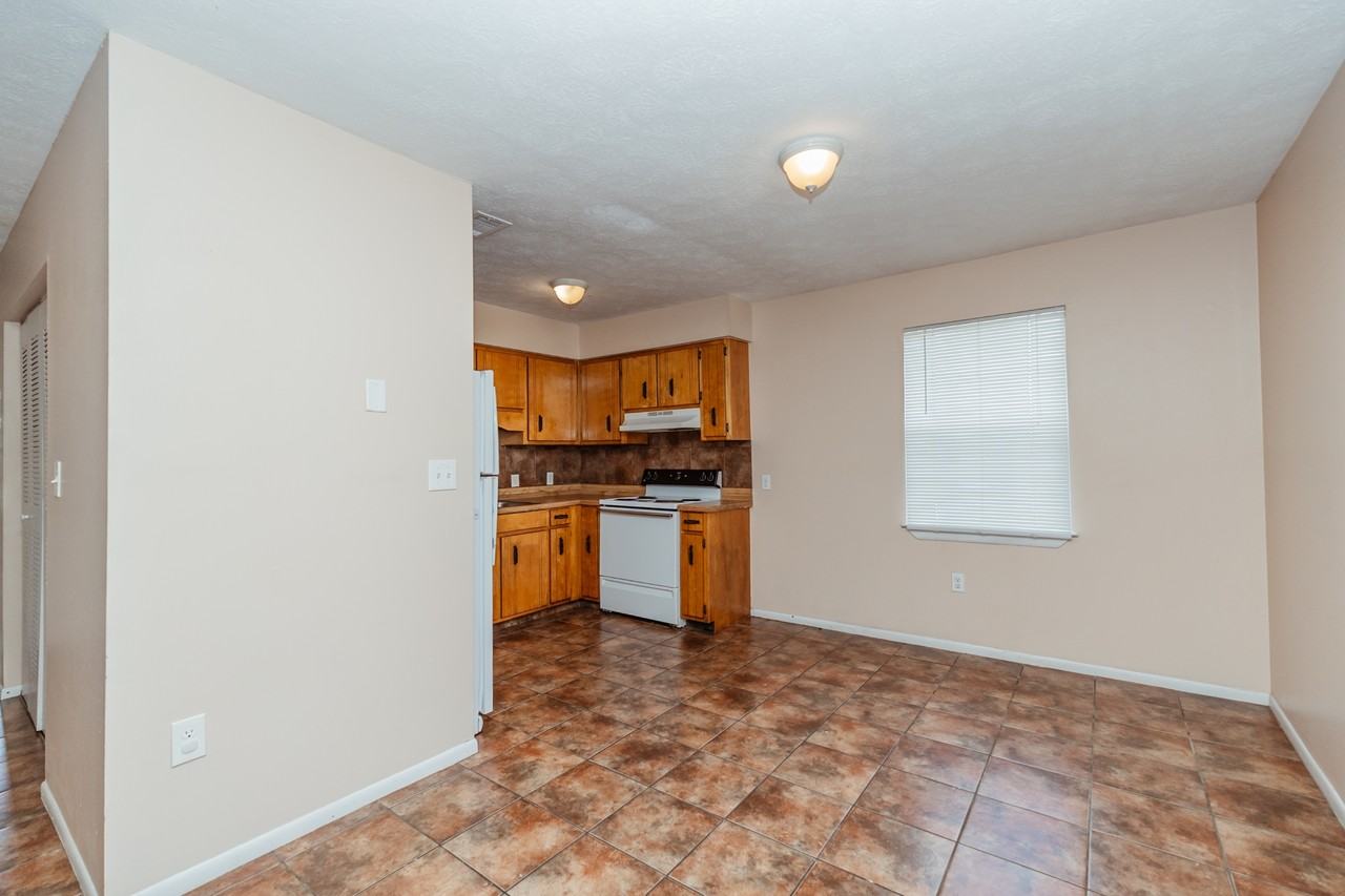 719 S Berthe Ave #8 - Photo 6 of 11
