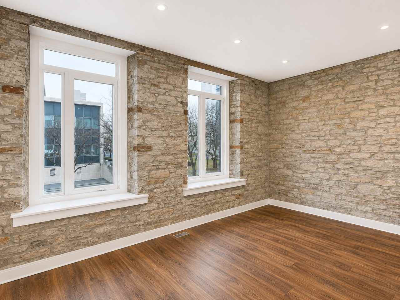 55 John Street South #6 - Photo 3 of 7