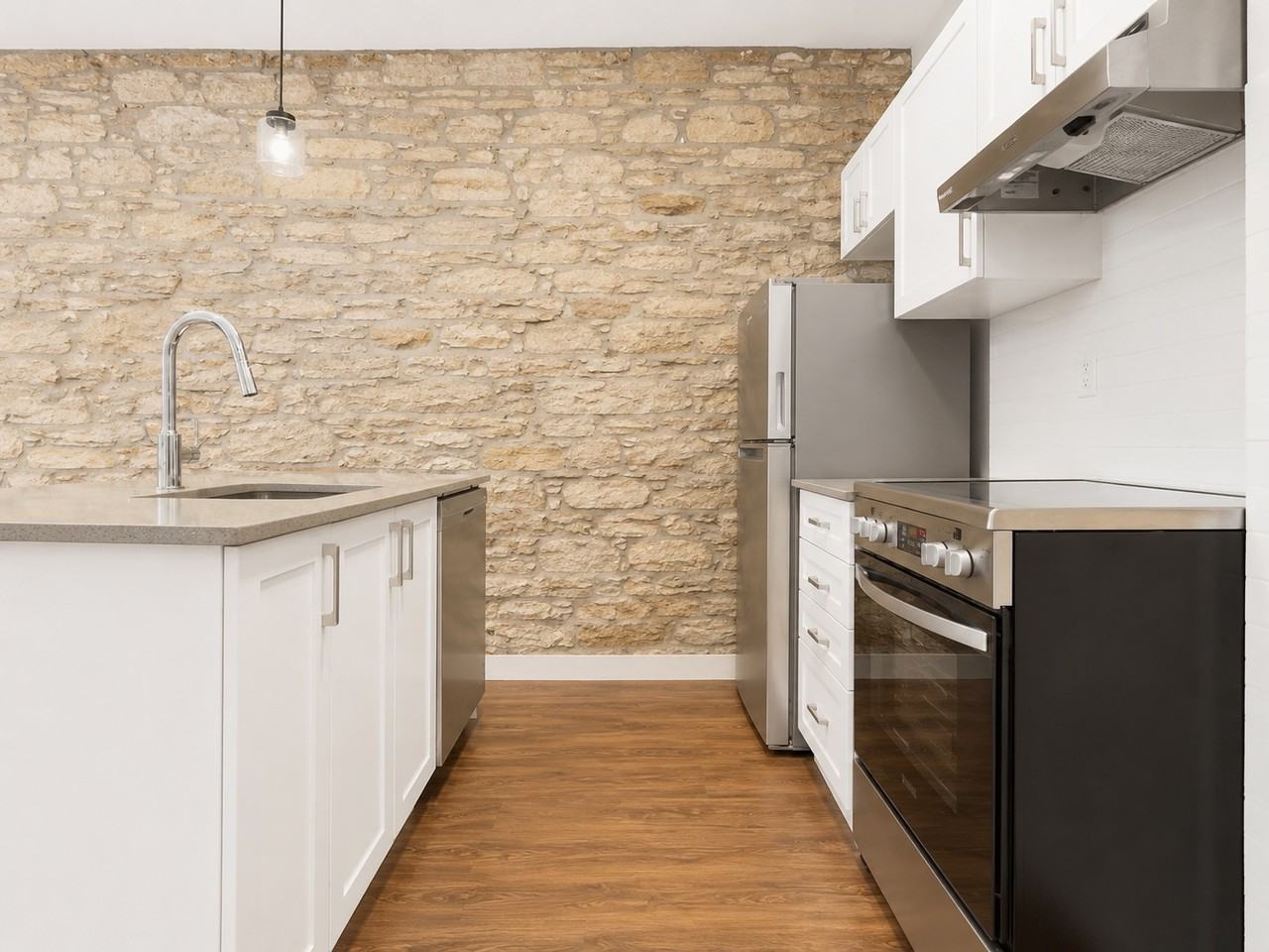 55 John Street South #6 - Photo 5 of 7