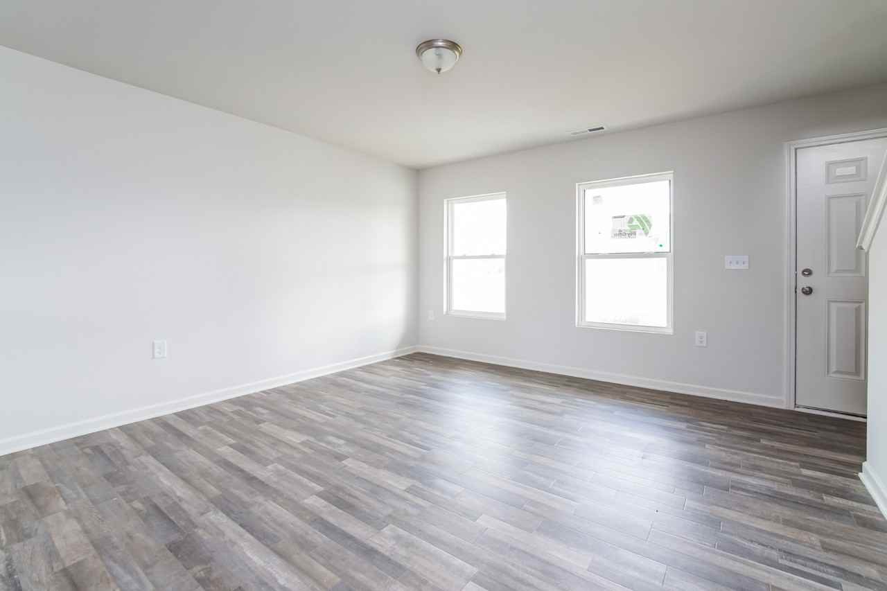 859 859 Ashbury Ln - Photo 2 of 16