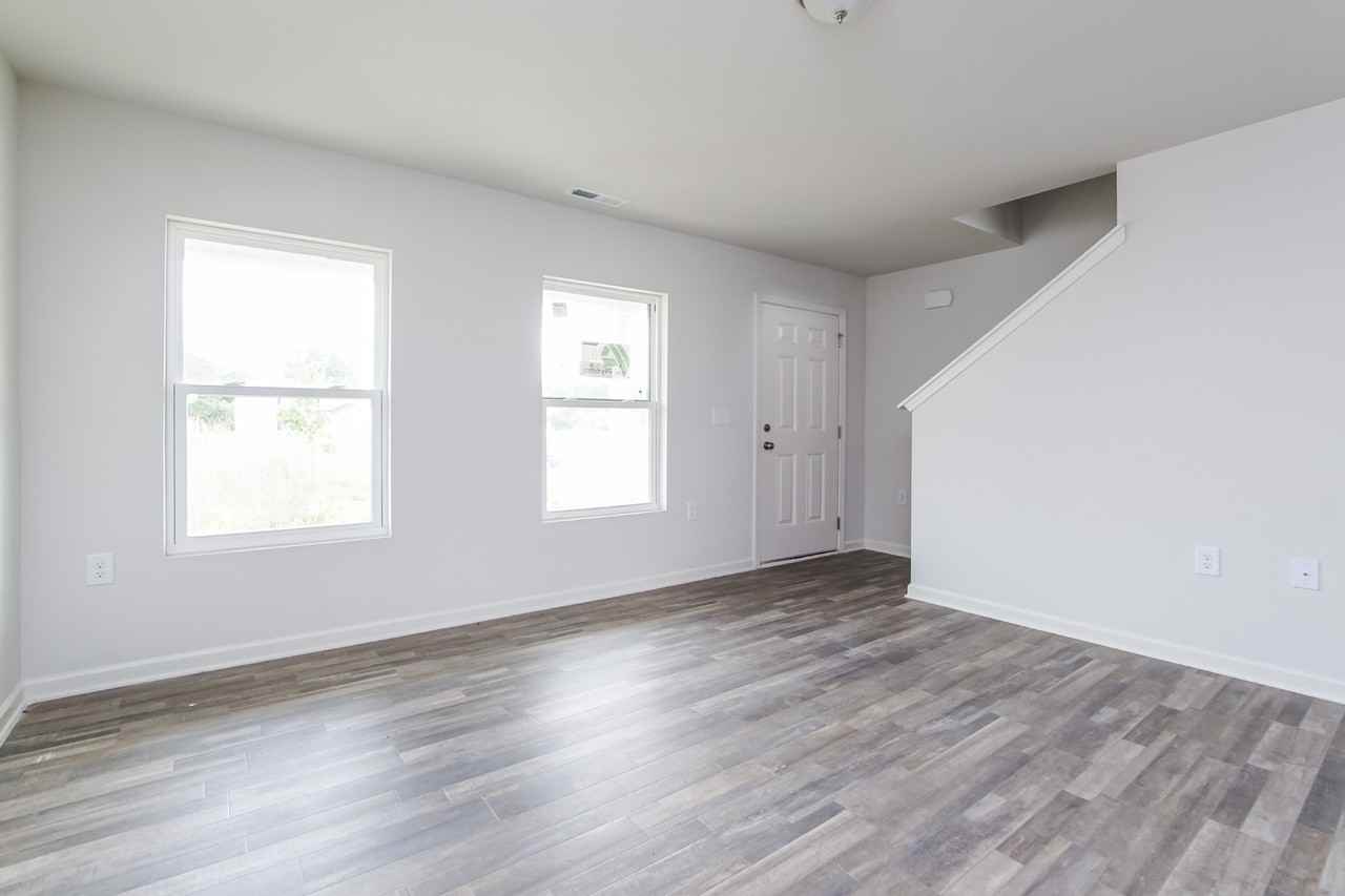 859 859 Ashbury Ln - Photo 3 of 16